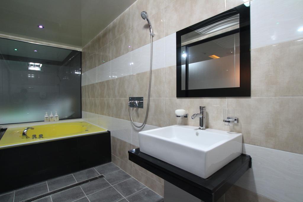 Hotel Well Пусан Экстерьер фото